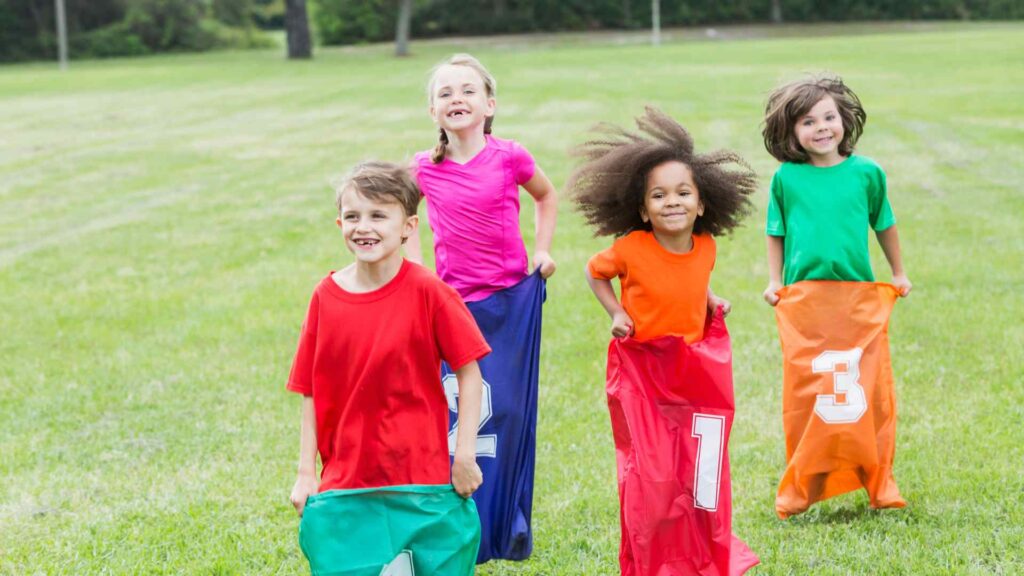 kid sack race in the backyard