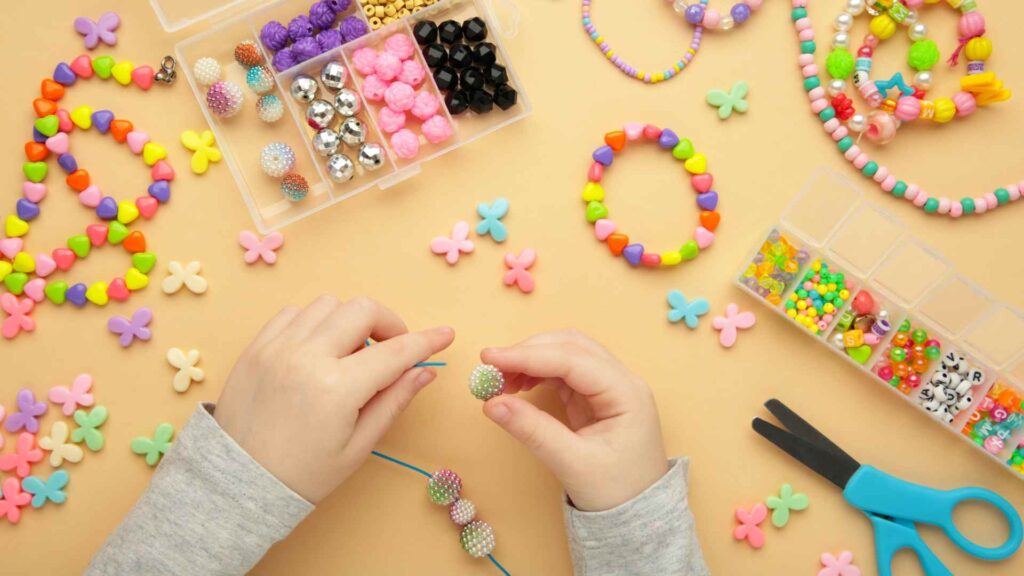 teach kid how to make jewelry